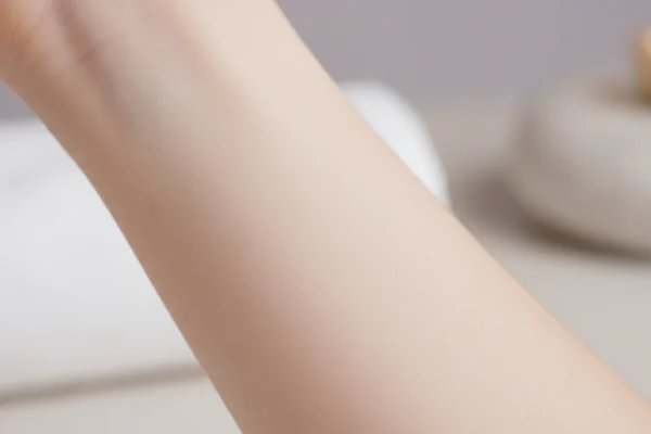 Transfeminine Bleaching: Safe Solutions for 2026